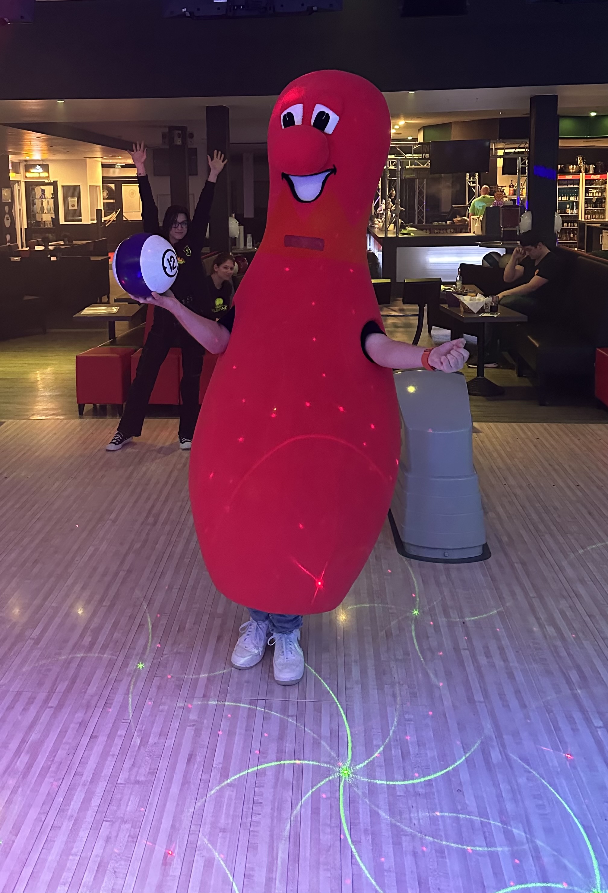 Spieler sprintet über den beleuchteten Boden