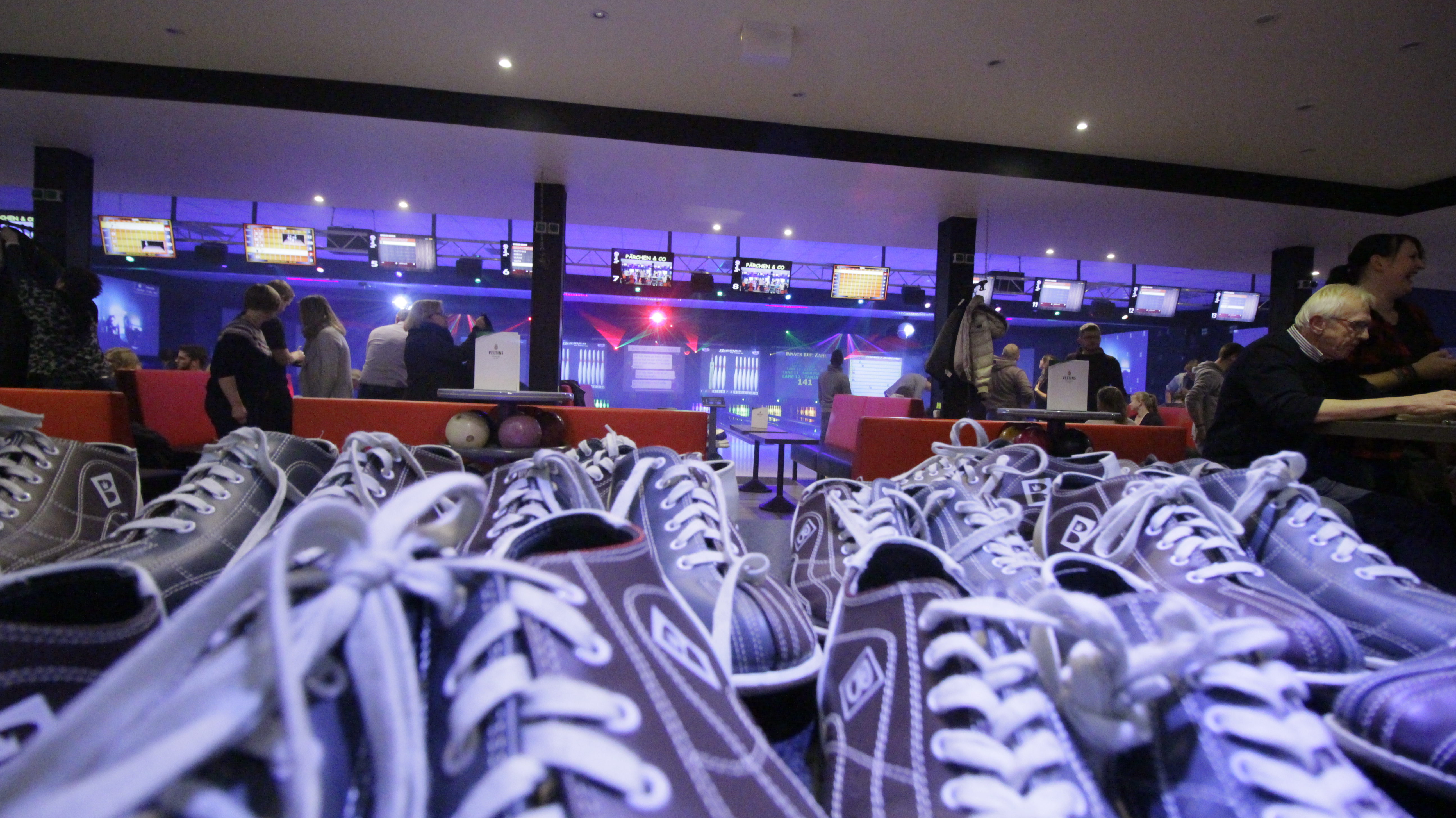 Freunde erleben gemeinsam das Pixel Game